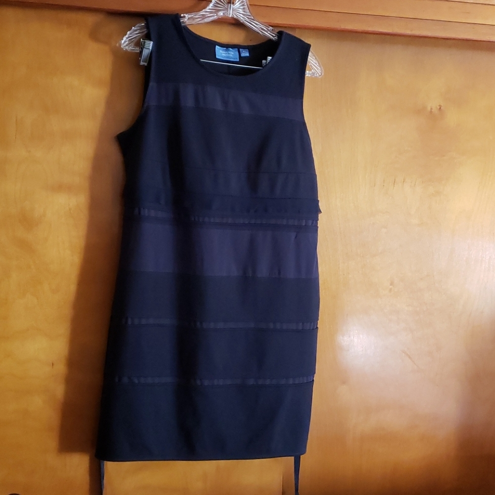 Vera Wang Simply Vera sleeveless short dress.